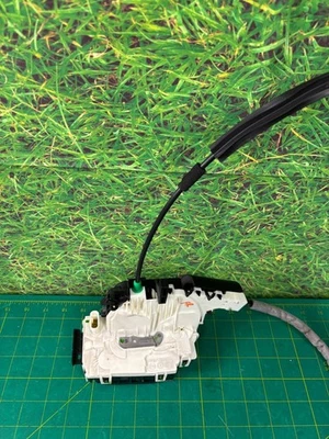 Actuador de cierre de cerradura de puerta delantera derecha 12-16 Mercedes SLK250 R172 OEM Foto 1 de 4