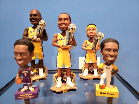 2002 LA Lakers Kobe Shaq Fisher #2076/15,333 set  plus 2 UD Kobe bobbleheads Cover