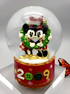 Disney Snow Globe Mickey & minnie Mouse Christmas 2009 Store Exclusive - Picture 1 of 8