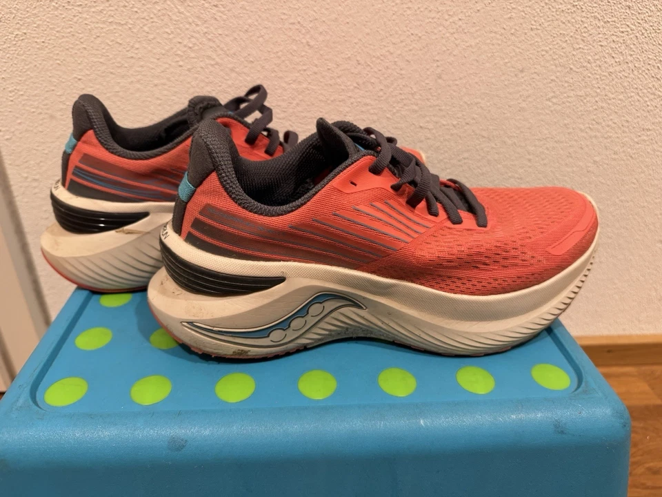 Neuwertige Saucony Endorphin Shift 3 Laufschuhe Größe 39 - Bild 1 von 3