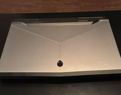 ALIENWARE 17 R4 17.3in Gaming Laptop i7 3.5Ghz 32GB 1TB SSD GTX 1060 - Image 1 of 4