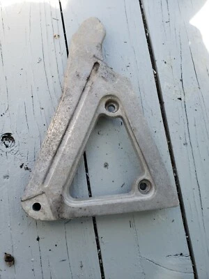 1982 1983 YAMAHA XJ650L LEFT PASSENGER FOOT REST PEG BRACKET MOUNT 16G-27442-00- - Imagem 1 de 2