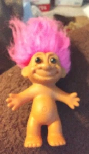 Muñeca Russ Troll de colección figura de 5" con pelo rosa  - Imagen 1 de 8