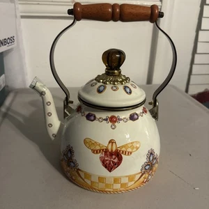 MacKenzie-Childs Queen Bee Tea Kettle (PN 89527-1102) Hand Made Tea Kettle - Foto 1 di 11