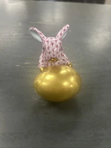Herend Bunny con huevo frambuesa  - Imagen 1 de 4
