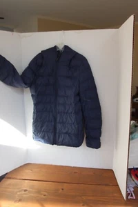 UniQlo Girls Puffy Jacket Navy EUC size 11 Girls Hood ~ Pockets~ Zipper - Picture 1 of 9