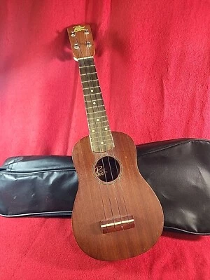 Rogue RU12 Soprano Ukulele with Case - Image 1 of 4