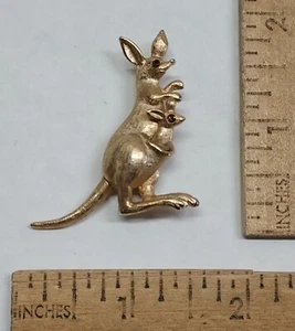 KANGAROO with JOEY - AVON - Tail and Joey move - Gold tone with colored eyes - Imagen 1 de 9