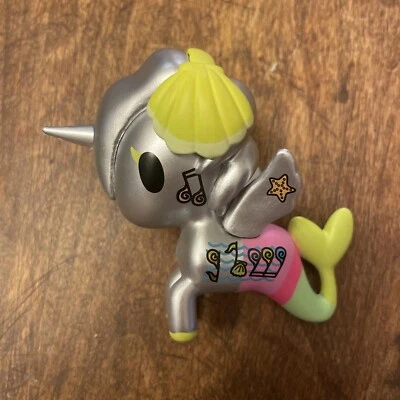 Boneco de vinil Tokidoki Mermicorno Series 8 Deejay música DJ - Imagem 1 de 4