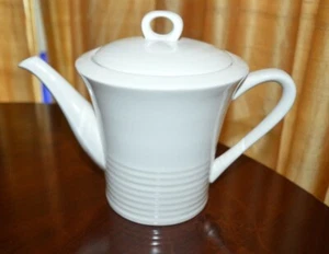 MAXWELL & WILLIAMS WHITE BASICS TEAPOT FIRST QUALITY PORCELAIN - Picture 1 of 5