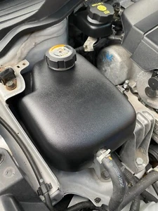 Hyundai i30N Kühlmittel Tankabdeckung - Strukturiert Original-Zubehör-Hersteller Stil Kunststoff - Bild 1 von 3