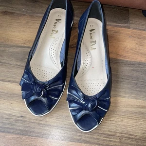 Van Dal. Navy Blue Bow Fronted Navy Wedge Shoe Size 3 RRP 85.00 - Picture 1 of 9