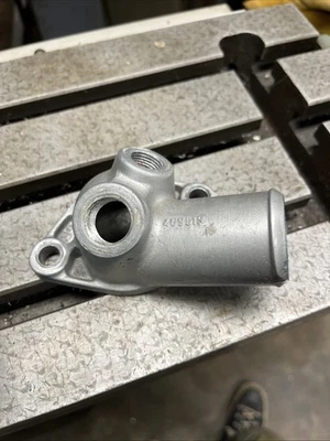 Carcasa termostato Chevrolet Corvette 469519 L81 nos despegue Foto 1 de 4