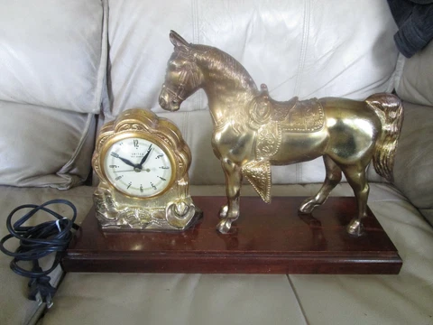 Vintage UNITED Self-Starting HORSE CLOCK Working Cover
