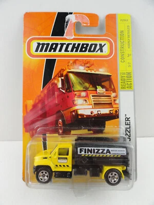 Matchbox #66 Guzzler 2009 (camión cisterna MBX) (construcción Finizza amarilla) Foto 1 de 4