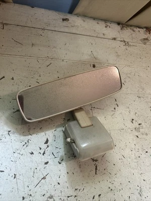 1984-88 TOYOTA PICKUP TRUCK 89 4RUNNER REAR VIEW MIRROR MAP DOME LIGHT TAN OEM - Image 1 of 4