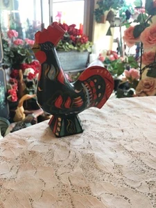 Ancien coq poule coq en bois sculpté suédois coloré 6 5/8" art populaire - Photo 1/7