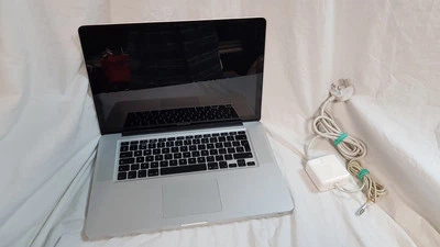 READ! Apple MacBook Pro 15" Laptop Intel Core 2 Duo 4GB 250GB - Image 1 of 4