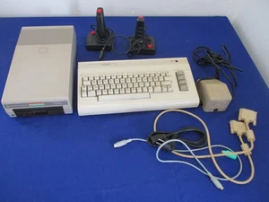 G4699R)   Computer Commodore 64 + Zubehör  - Bild 1 von 8