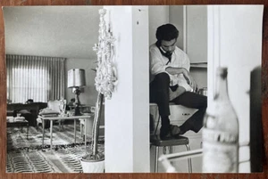L'acteur américain Warren Beatty chez lui, par Willy Rizzo. - Picture 1 of 2