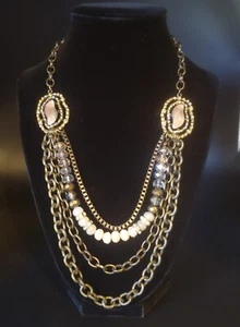 Collar de cadena en capas y vidrio facetado tono dorado oscuro ajustable hasta 21 y 1/2" - Imagen 1 de 6