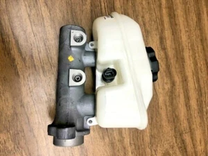 FABRICANTE DE EQUIPOS ORIGINALES Cadillac DTS 2006-2011 cilindro maestro freno con depósito 15230127 18047466 - Imagen 1 de 4