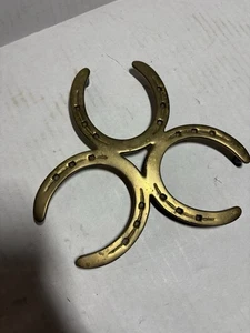 Ollas y sartenes trivet estilo occidental herraduras de latón vintage pequeñas  - Imagen 1 de 5