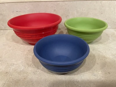 Juego de (3) cuencos de silicona Le Creuset 1/3 1/4 1 taza azul verde rojo Foto 1 de 2
