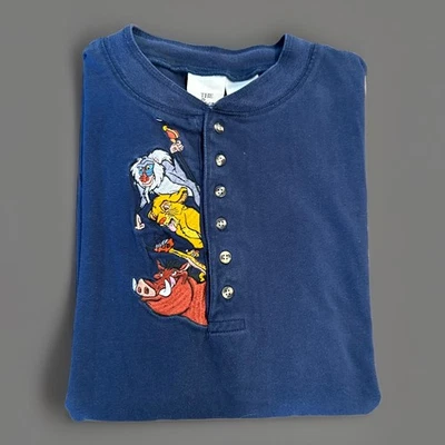 Camiseta Henley Mediana De Colección Disney Store El Rey León Azul Marino 6 Botones Foto 1 de 4