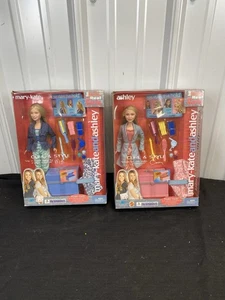 NEU Mary-Kate & Ashley Curl & Style Puppen 2er Set NIE AUS DER VERPACKUNG GENOMMEN - Bild 1 von 5