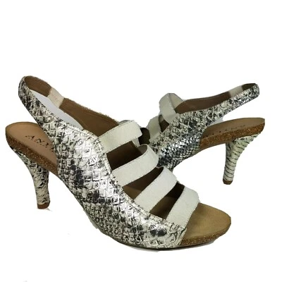 Anyi Lu 女式 9.5 10 40 凉鞋灰色 Bridget 压花皮革鞋跟露背 全新 — 第 1/4 张图片