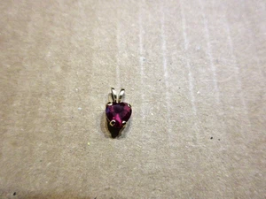 VINTAGE 14K SMALL RUBY HEART PENDANT - Picture 1 of 2