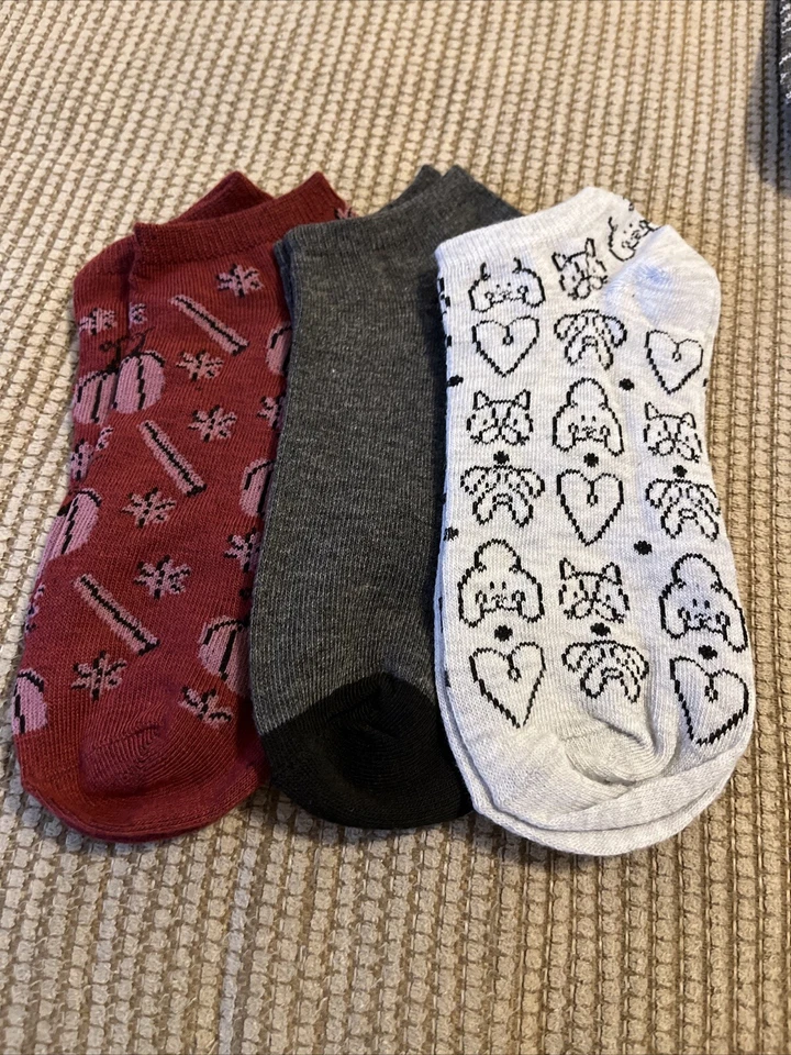 Juego de tres calcetines decorativos para mujer talla 4-10 totalmente nuevos Foto 1 de 1