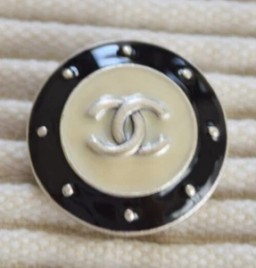 CHANEL 100% Authentic Noir/Beige Kit of Buttons CC Logo Top B4860 - Picture 1 of 6