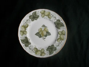 Royal WORCESTER HOP. Side plate. Diameter 6 1/8 ins. 15.5 cms - Picture 1 of 3