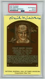PHIL NIEKRO Signed Hall of Fame HOF Plaque Post Card PSA Slabbed Encapsulated - Picture 1 of 2