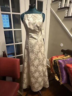 Vintage Jump Apparel Co. Formal Dress Size 11/12 Cream & Gold Open Back - Image 1 of 4