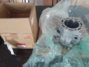 HONDA CR500R CYLINDER jug 12100-ML3-680 NEW OEM CR500 cr 500r 89-01 - Bild 1 von 6