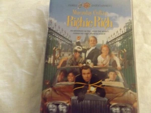 VHS Richie Rich Macaulay Culkin Comedy PG 95 Minutes 1995 Warner Brothers - Picture 1 of 2