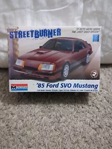KIT PLASTICA MONOGRAMMA 1985 MUSTANG SVO 1/24 SKILL 2 "STREET BURNER" SIGILLATO - Foto 1 di 6