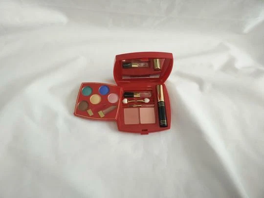 Cameo Red Swivel Makeup Kit - Image 1 of 1