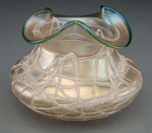 VASE BOWL Loetz Threaded Art Glass Ivory and Green Rim Circa 1900 Antique 4“H - Picture 1 of 5