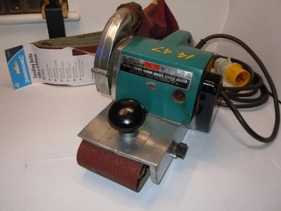 Vintage Wolf 4" Belt Sander Model 5565, 110v, 960W with 3 spare belts - Image 1 of 4