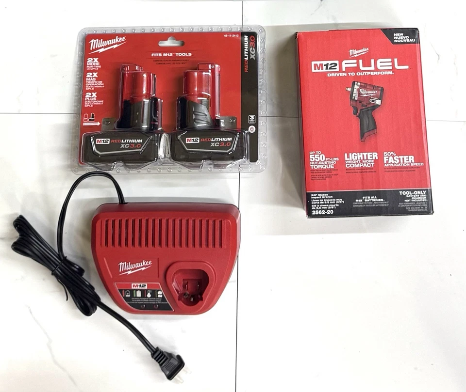 Milwaukee M12 FUEL 3/8 in. Stubby Impact Wrench 12V (2562-20)