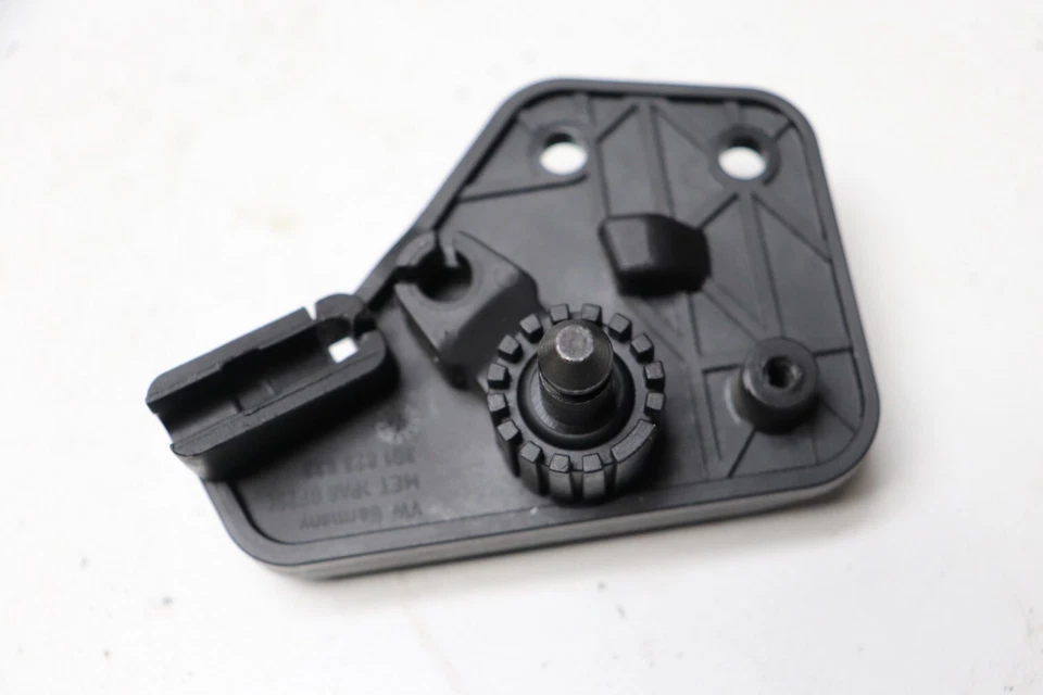 Bentley Continental GT Coupe Front Bonnet Release Lever Bracket 3D1823633 J195 - Image 1 of 1