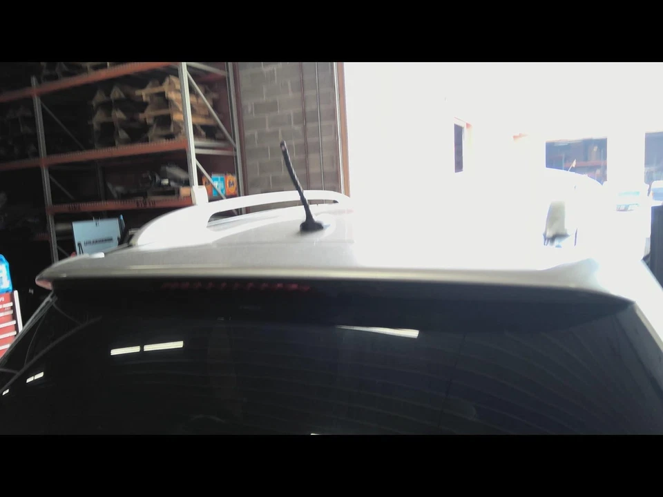 Used Rear Spoiler fits: 2013 Kia Sorento high mounted stop lamp Rear Grade A Foto 1 de 4