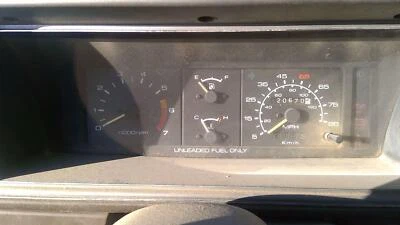 Isuzu 1983-1987 Pastilla Cachorro Velocímetro Cuadro Instrumentos Medidores Panel OEM Tablero Foto 1 de 4