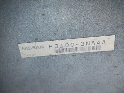 2011-2012 Nissan Leaf destro - para-lama lateral do passageiro (cor branca pérola fabricante de equipamento original) - Imagem 1 de 3