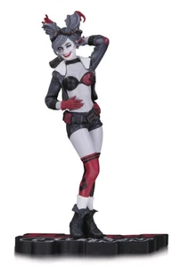 ESTATUA DE HARLEY QUINN ROJA BLANCA Y NEGRA Hormiga Lucía - Imagen 1 de 1