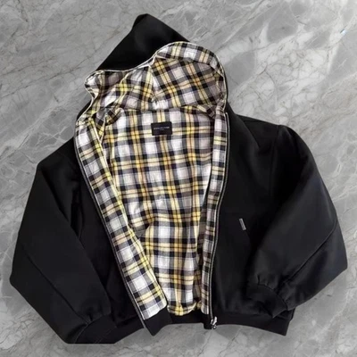 Двусторонняя черная толстовка с капюшоном на молнии с желтой клетчатой внутренней подкладкой большого размера  - Изображение 1 из 4